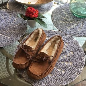Women size 9 ugg moccasin slippers